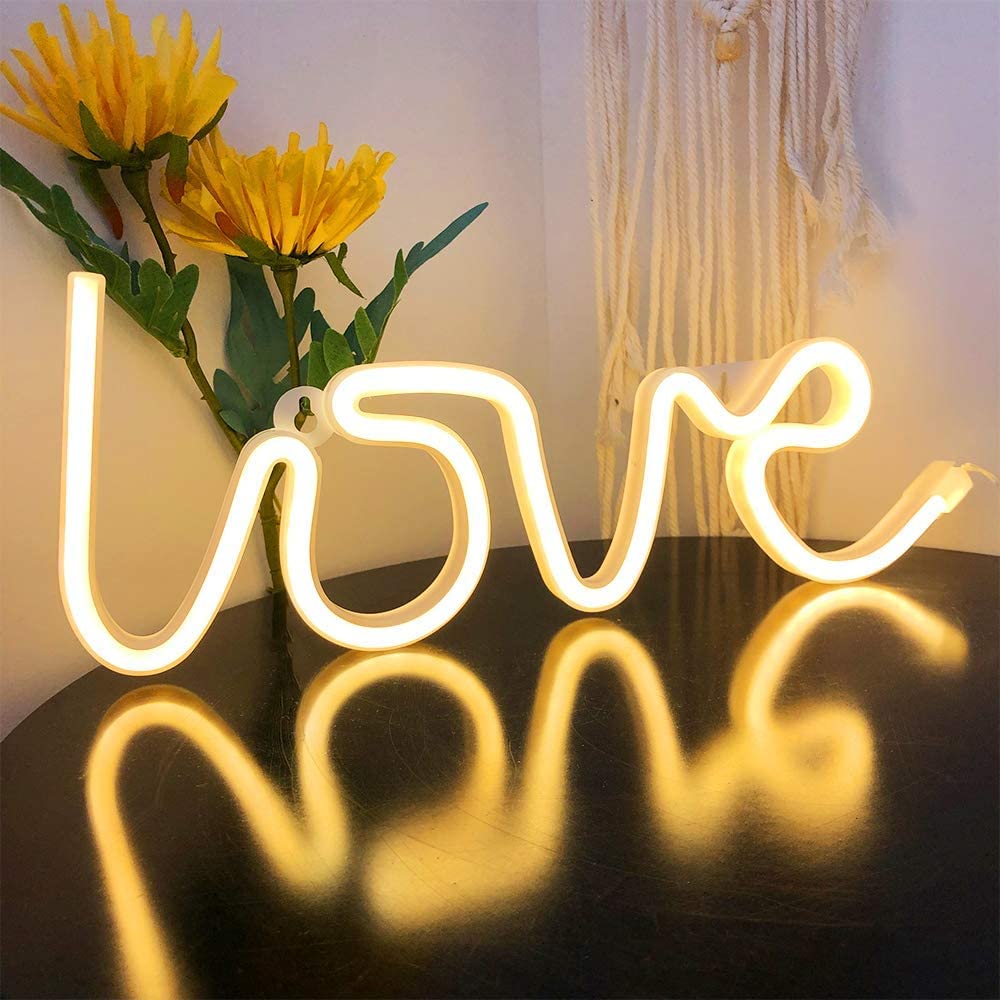 Gesto Love Neon Sign – USB & Battery Operated LED Wall Light (Warm White)